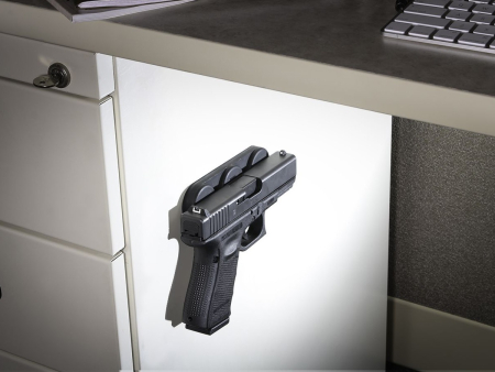 Формованный трёхсекционный магнит с комплектом крепёжных элементов для хранения оружия