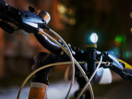 Универсальный Г-образный фонарь Armytek Elf C2 Micro-USB Warm 1023 lumens (тёплый свет)