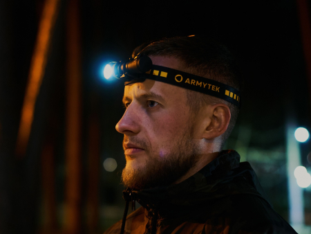 Универсальный Г-образный фонарь Armytek Elf C2 Micro-USB Warm 1023 lumens (тёплый свет)