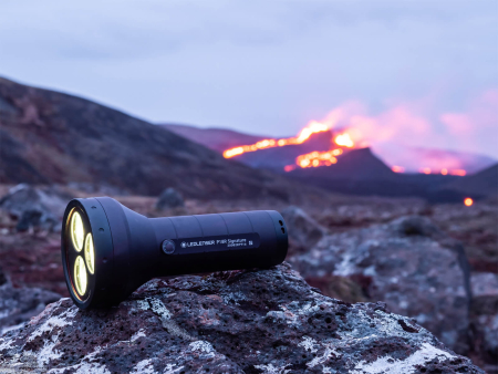 Фонарь Ledlenser Flashlight P18R Signature